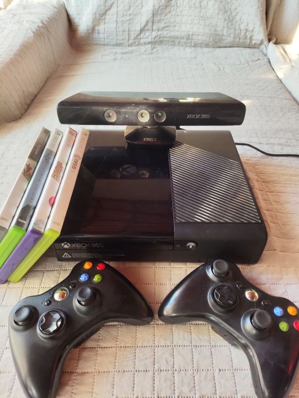 Xbox 360 desbloqueado Super Slim com Kinect e Jogos.