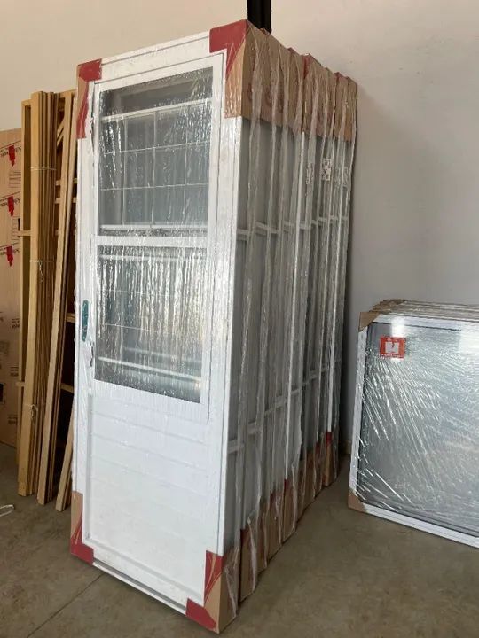 Porta c/ Vidro e Grade Reforçada - Foto 3