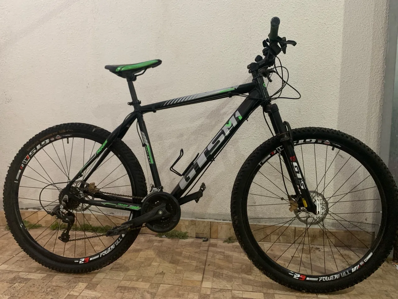 Bicicleta GTSM Aro 29 com freios hidráulicos