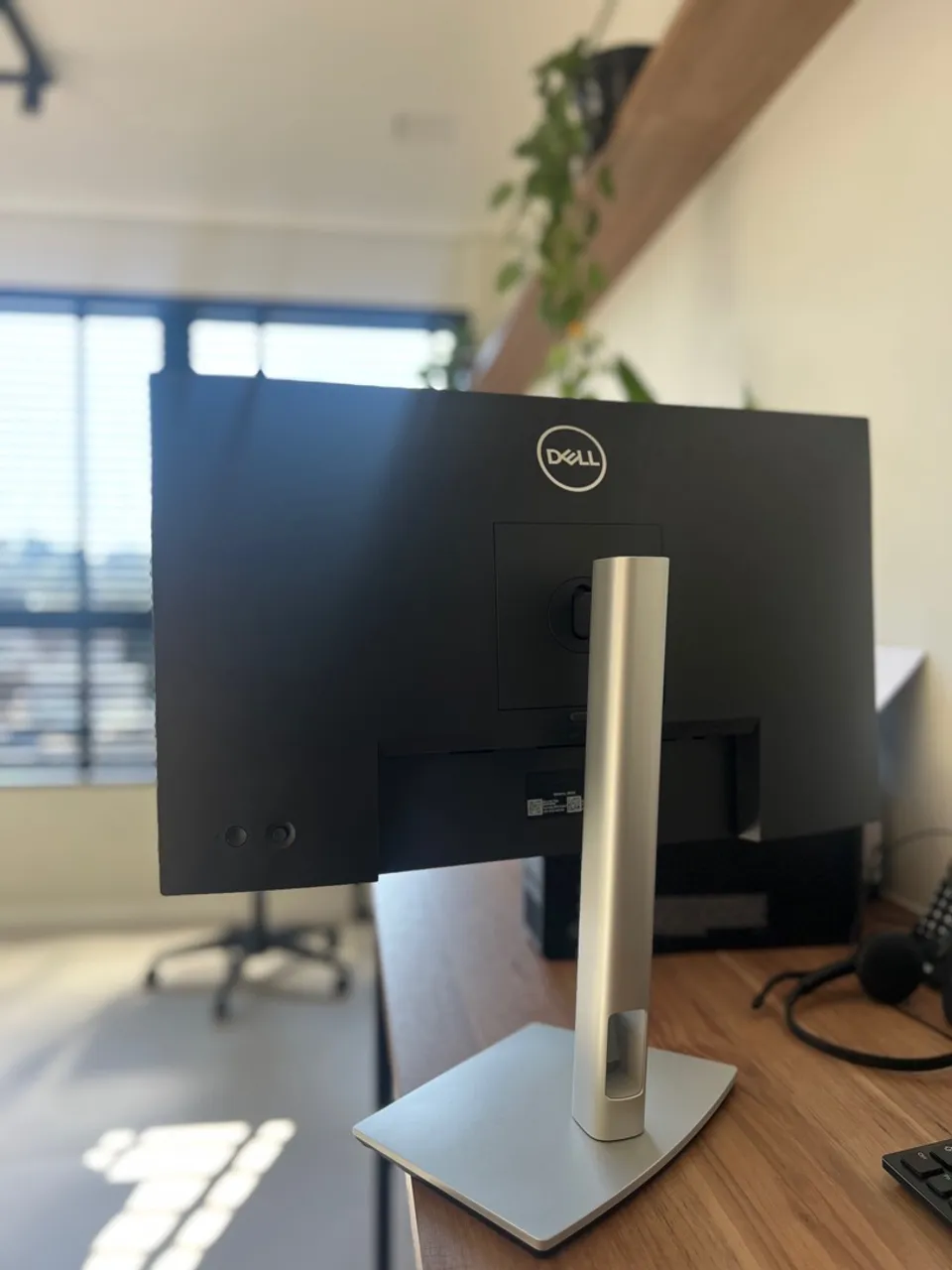 Monitor Dell Profissional - 5 Unidades Disponíveis | Tela Giratória e Base Premium
