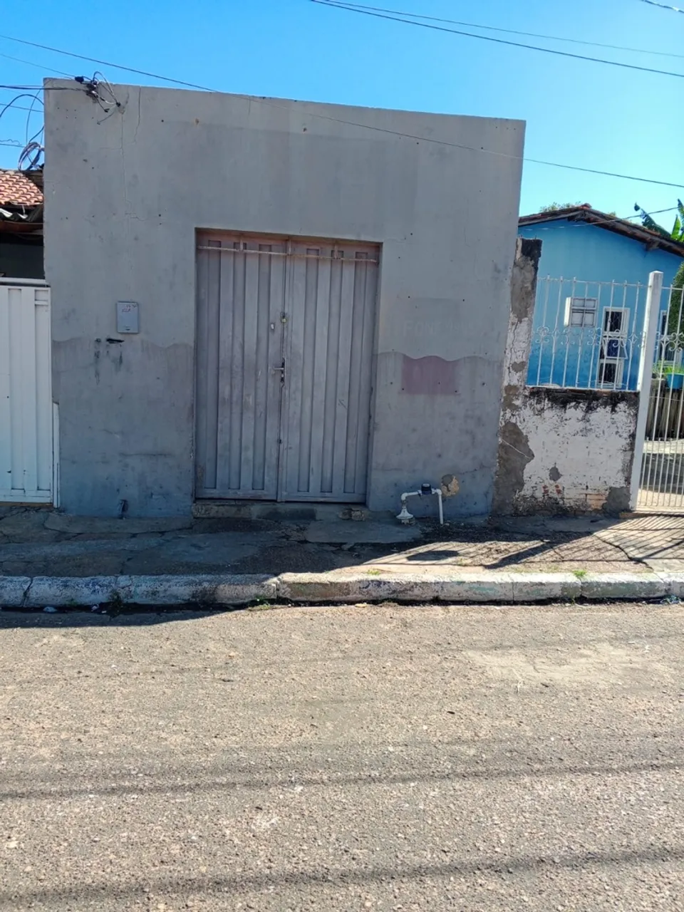Alugo casa de 3 cômodos c/ garagem