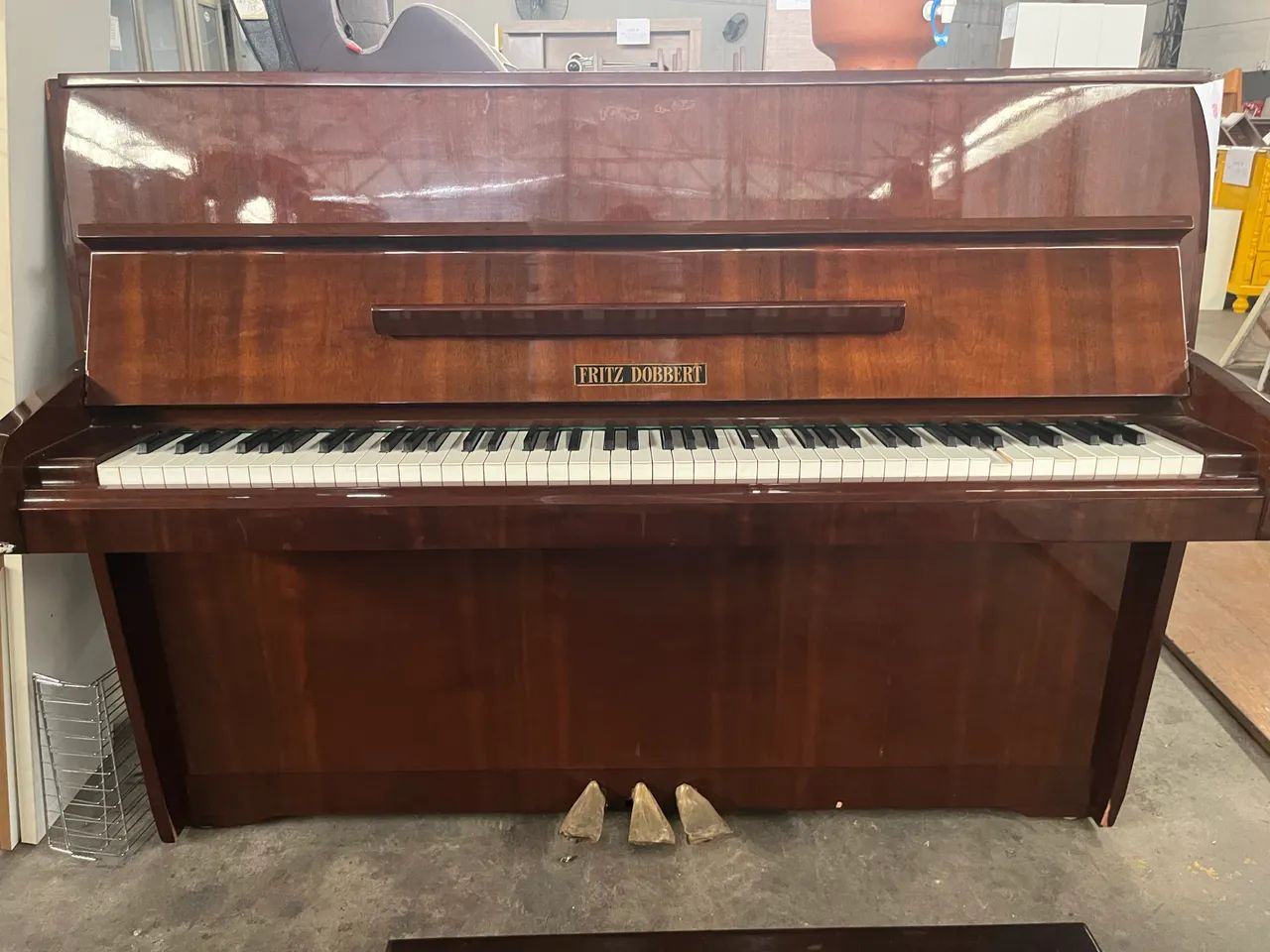 piano Fritiz  Dobbert  com banco regulagem de altura 