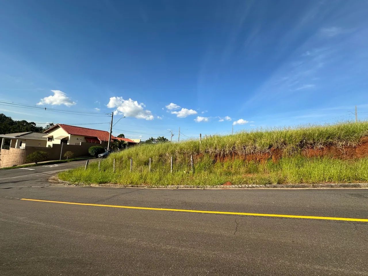 Terreno com vista espetacular em bairro tranquilo