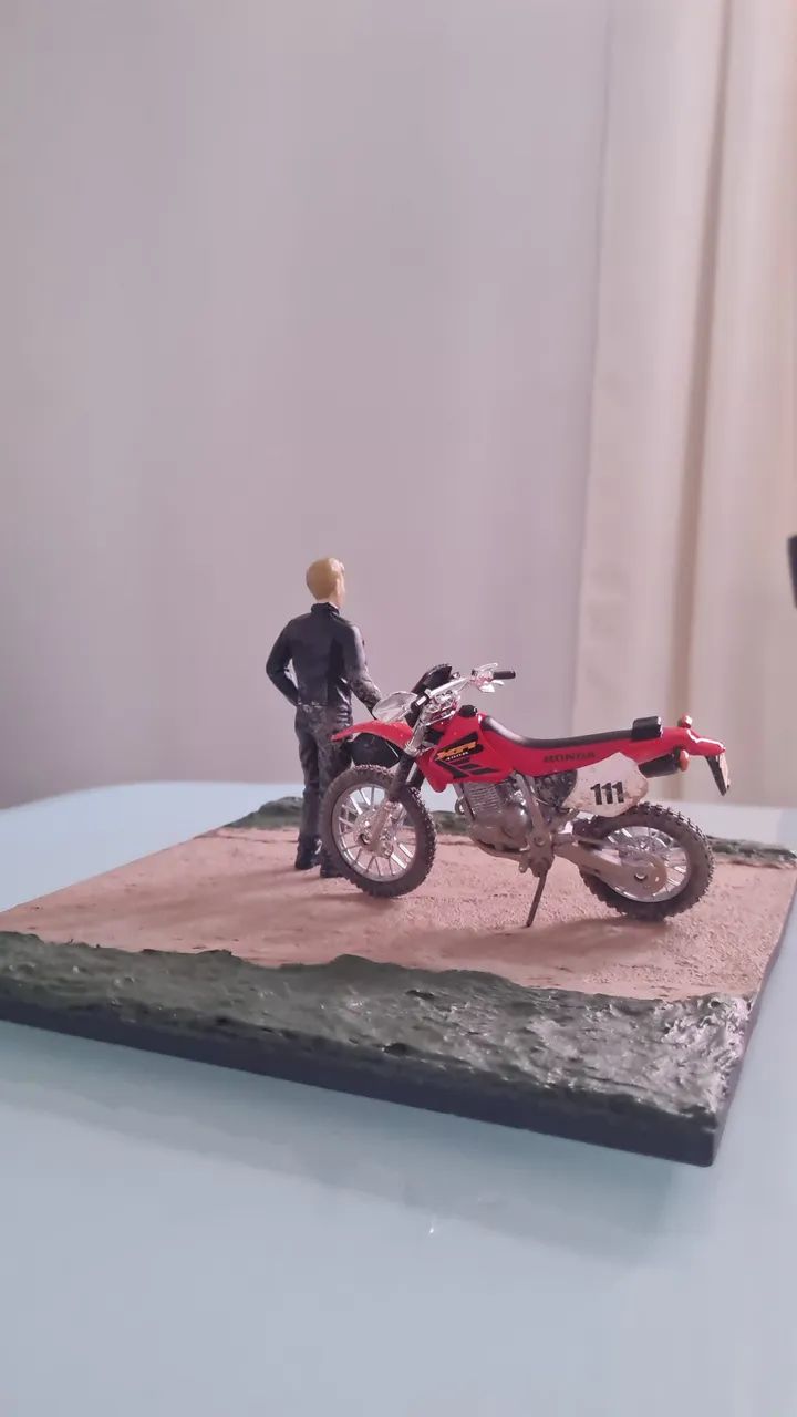 Boneco de Motociclista Colecionável - Foto 2