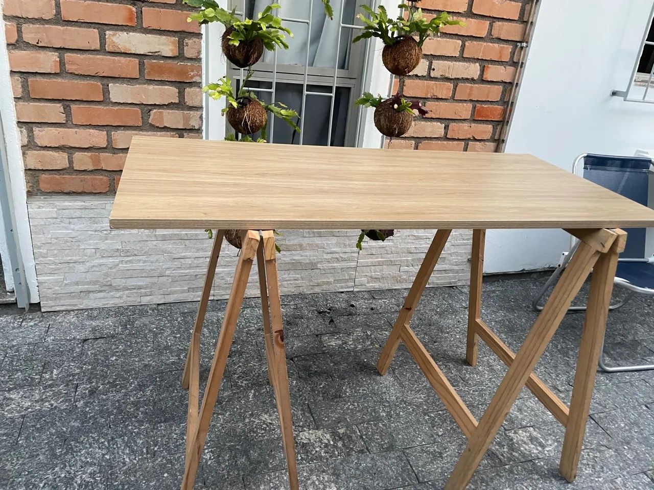 Mesa de madeira para artesanato