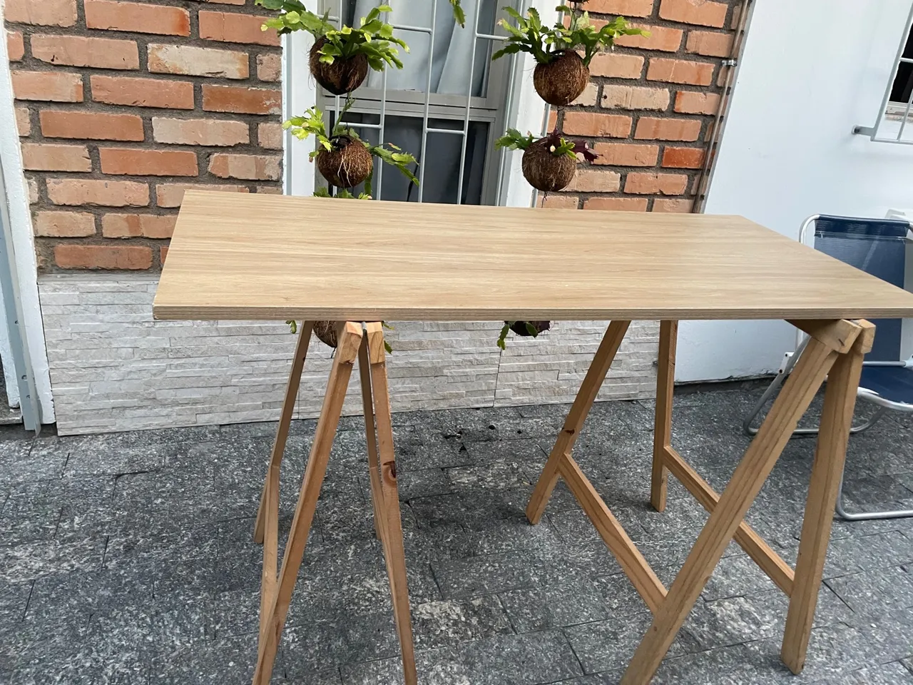 Mesa de madeira para artesanato