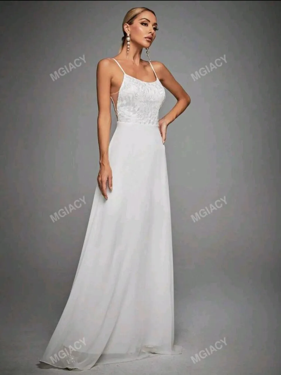 Vestido de noiva elegante e moderno