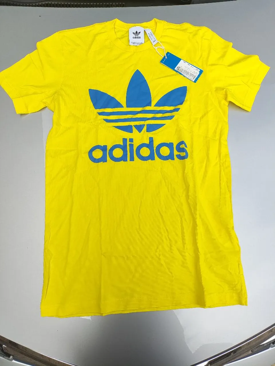 Camiseta Adidas Amarela com Logo Azul