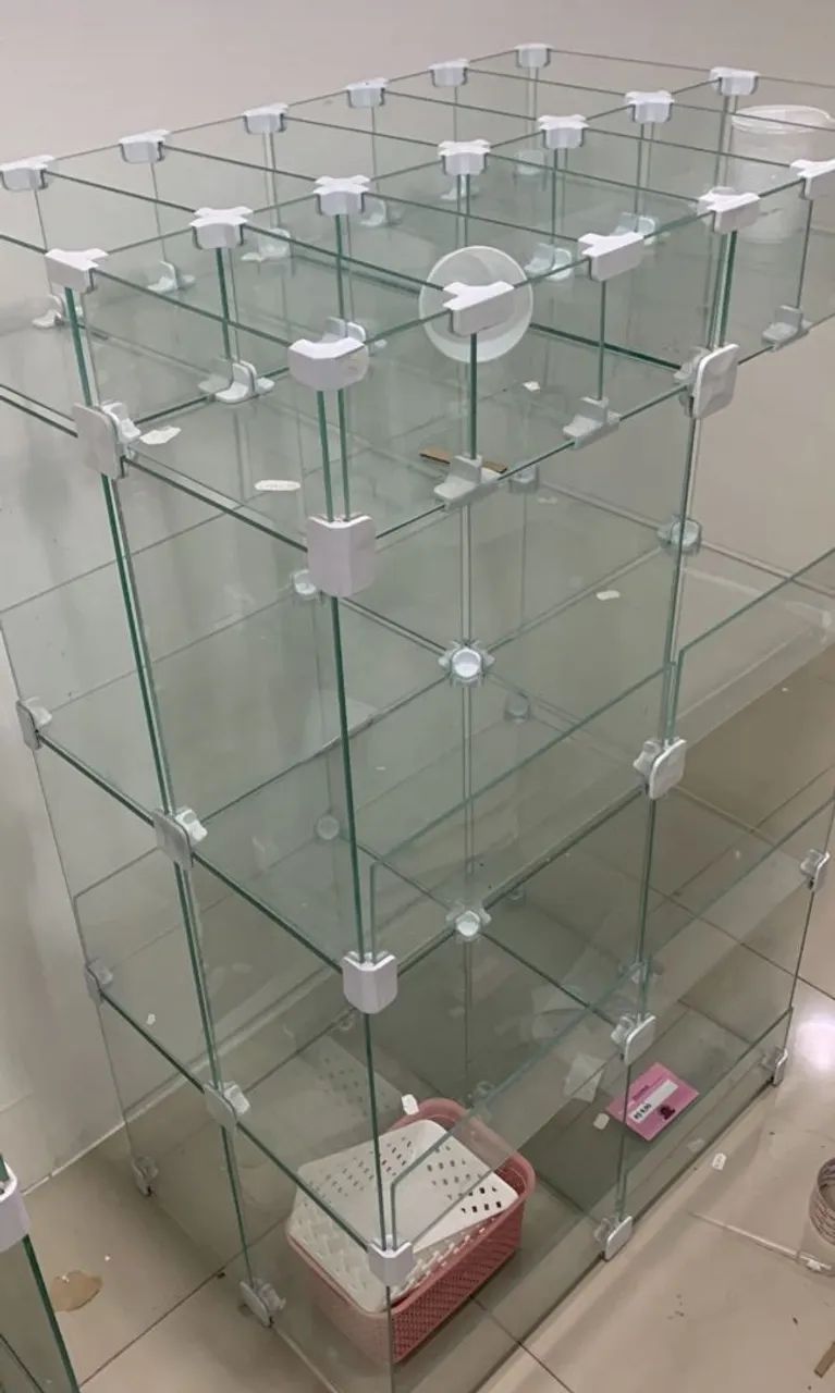 Glass display case64316920395266121