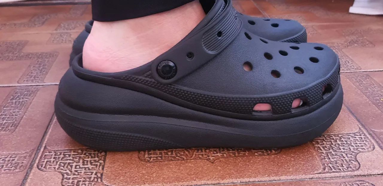 Crocs classic crush clog usada - Foto 3