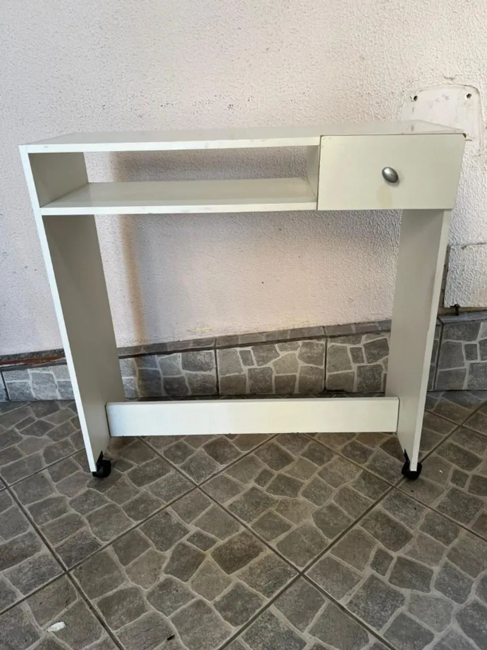 MESA DE APOIO COM GAVETA E RODÍZIOS - Foto 2