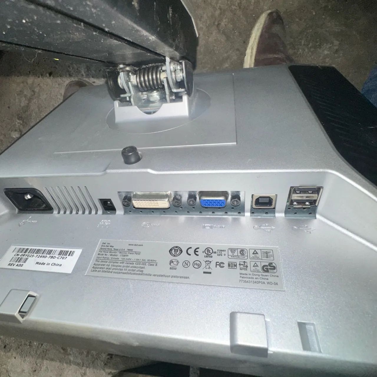 Monitor Dell modelo 1708FPT com DVI-D e USB usada funcionando  - Foto 4
