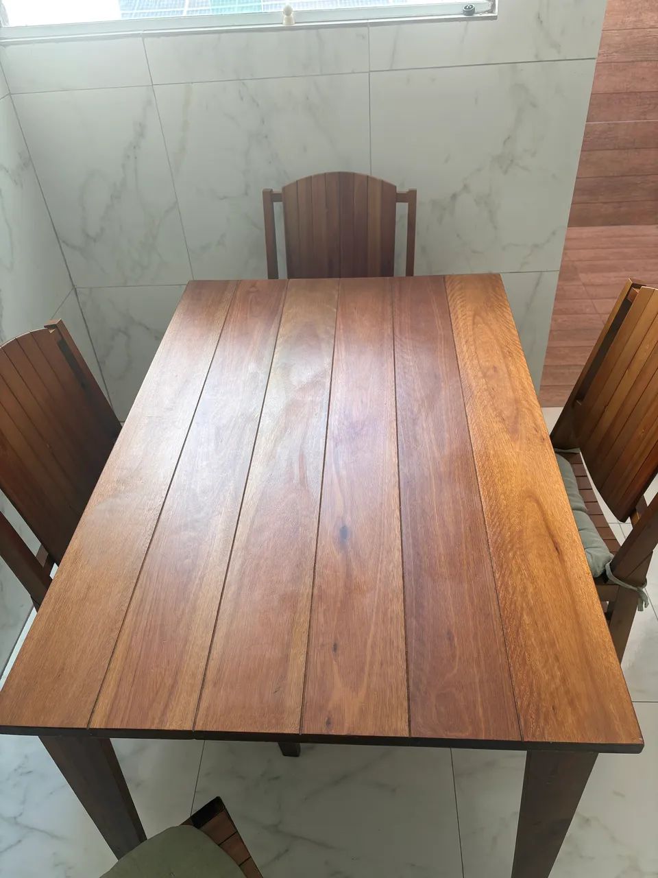 Mesa com quatro cadeiras  - Foto 2