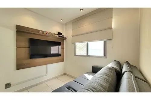 Apartamento em Vila Lutécia com 2 dormitórios e 1 vaga de garagem.