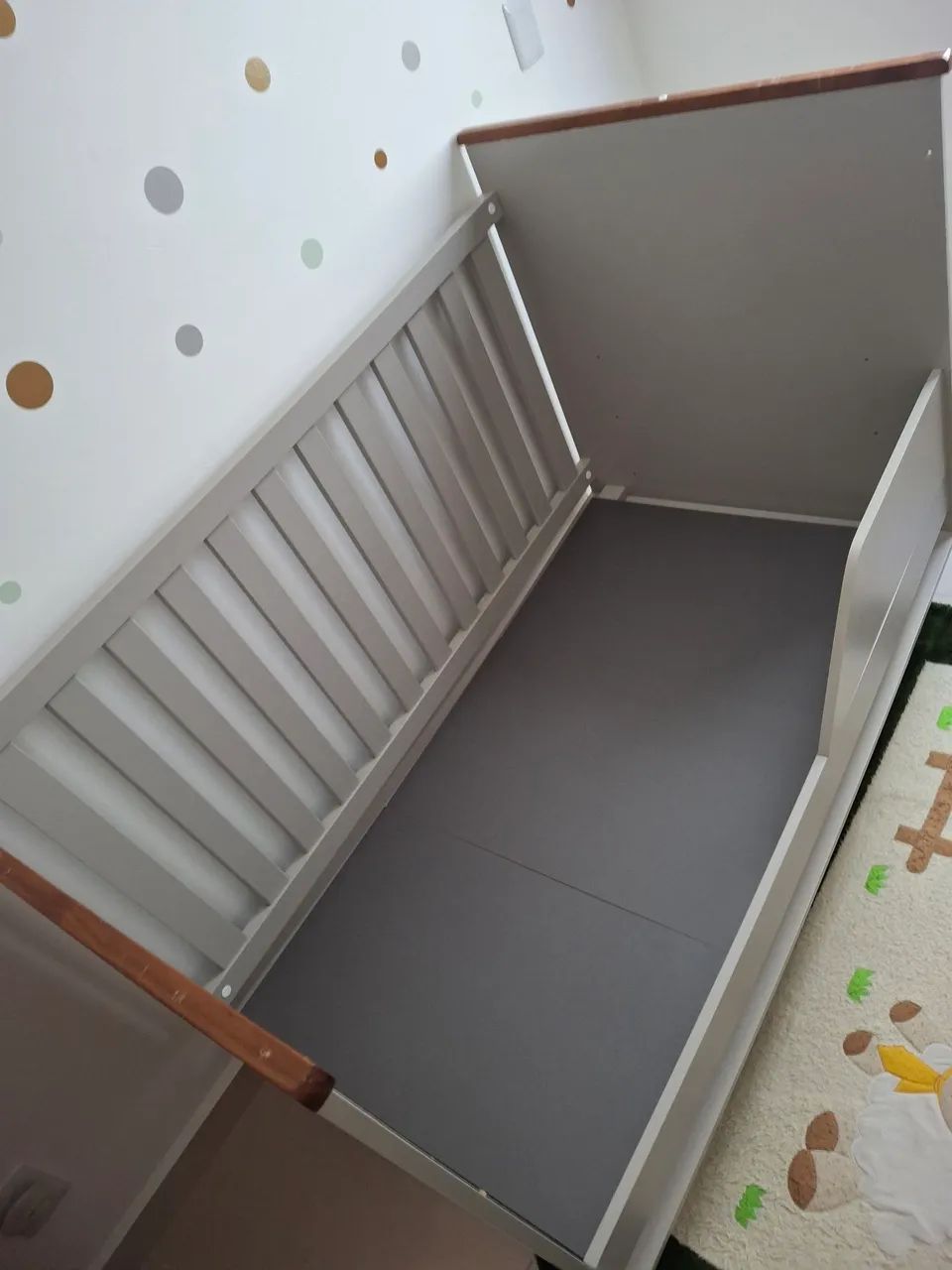 BERÇO QUE VIRA CAMINHA *Com colchão! - Foto 3