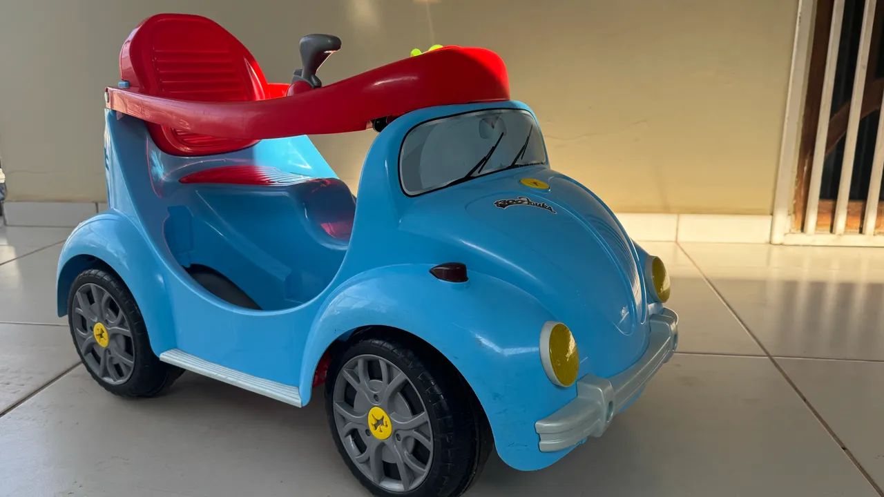 Carrinho Infantil de Passeio e Pedal Fusca