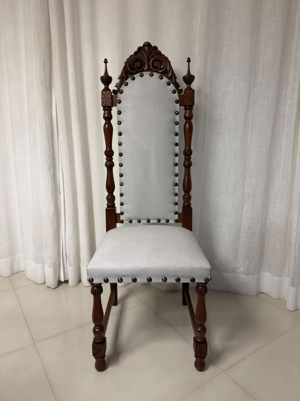 8 Cadeiras de jantar de madeira legitima 