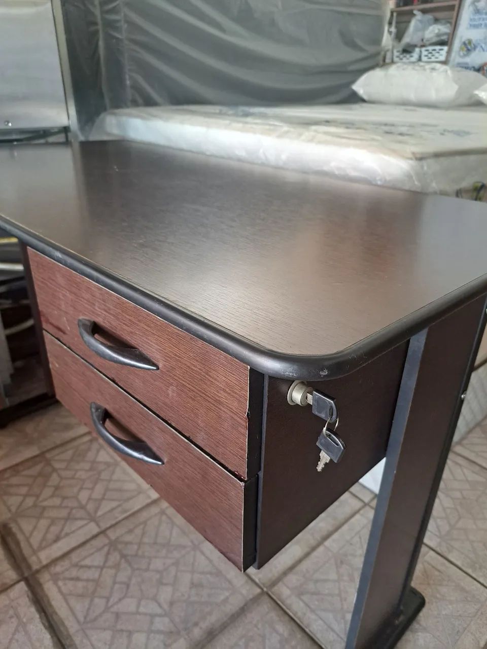 Mesa de Escritório  com chave  + Entrega grátis em Sorocaba.  - Foto 2