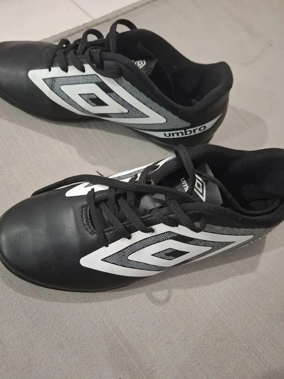 Chuteira umbro 