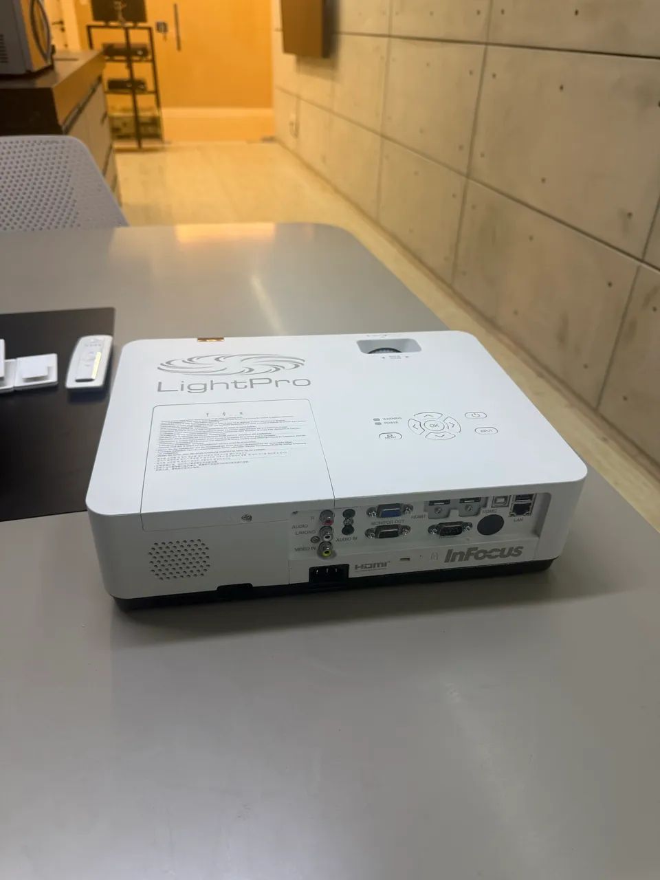 PROJETOR INFOCUS IN1059 4KREADY 5000 LUMENS TOP DE LINHA SEMI NOVO - Foto 4