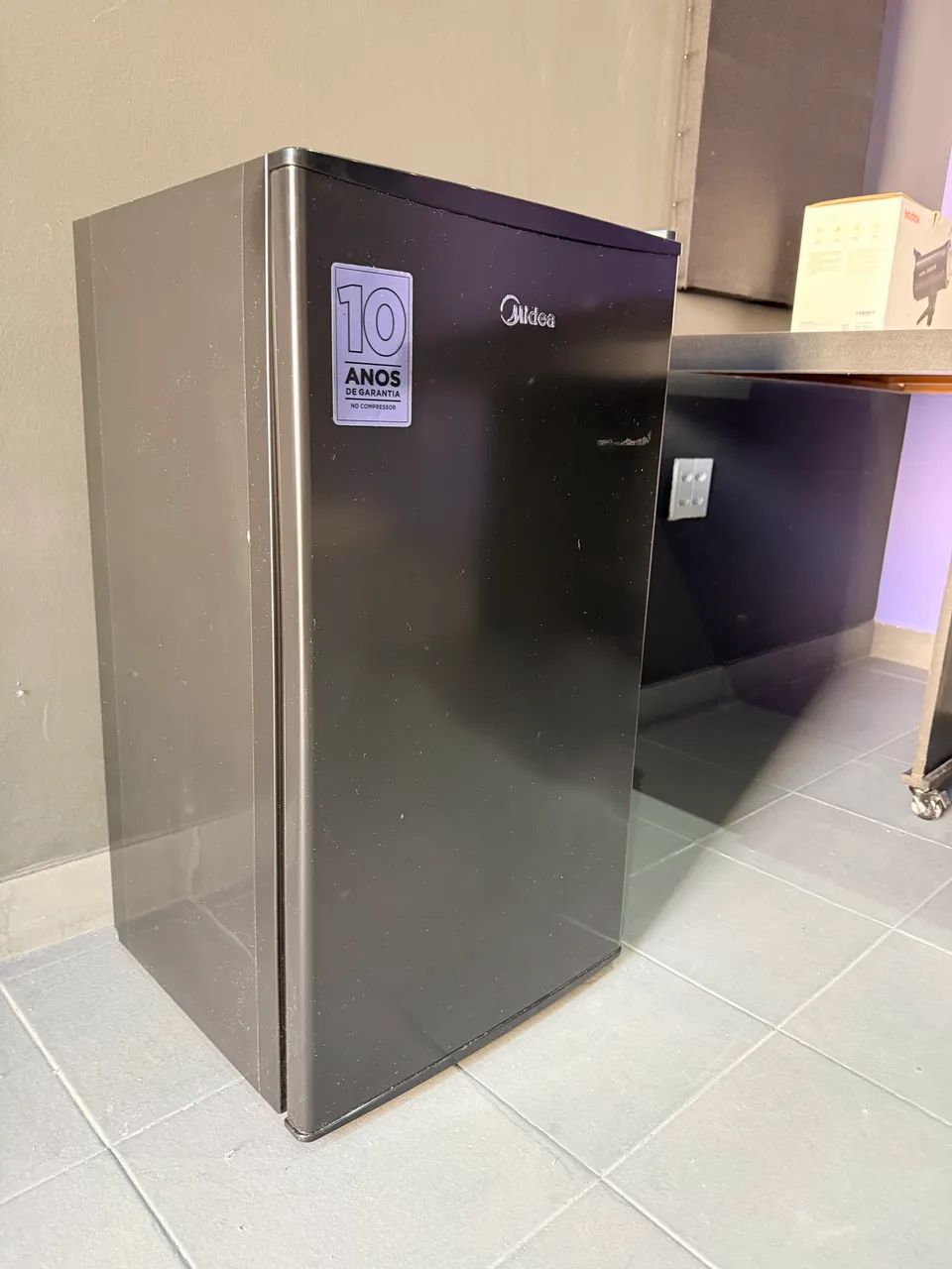 Frigobar Black Edition Preto 93l Inverter Bivolt Midea