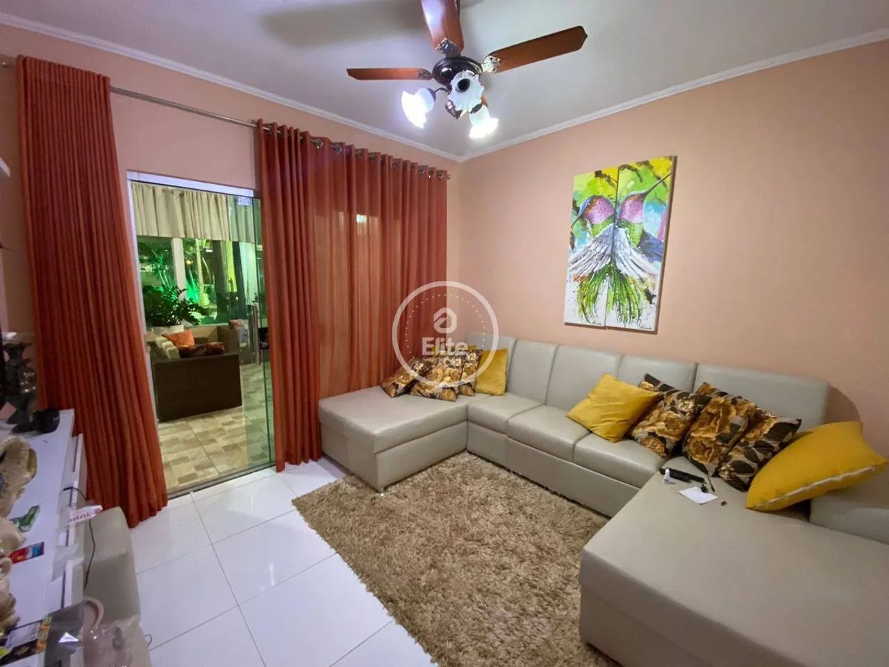 Casa extremamente ampla com piscina - Foto 3