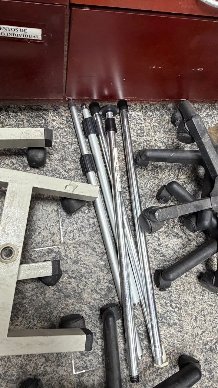 Base com rodinha para medidor de pressão de braço - Foto 2