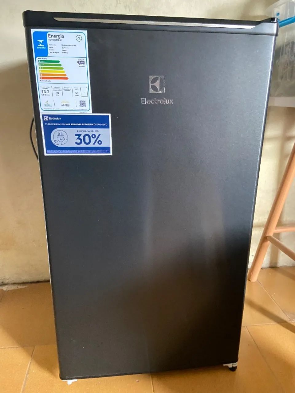 Frigobar Electrolux 90L