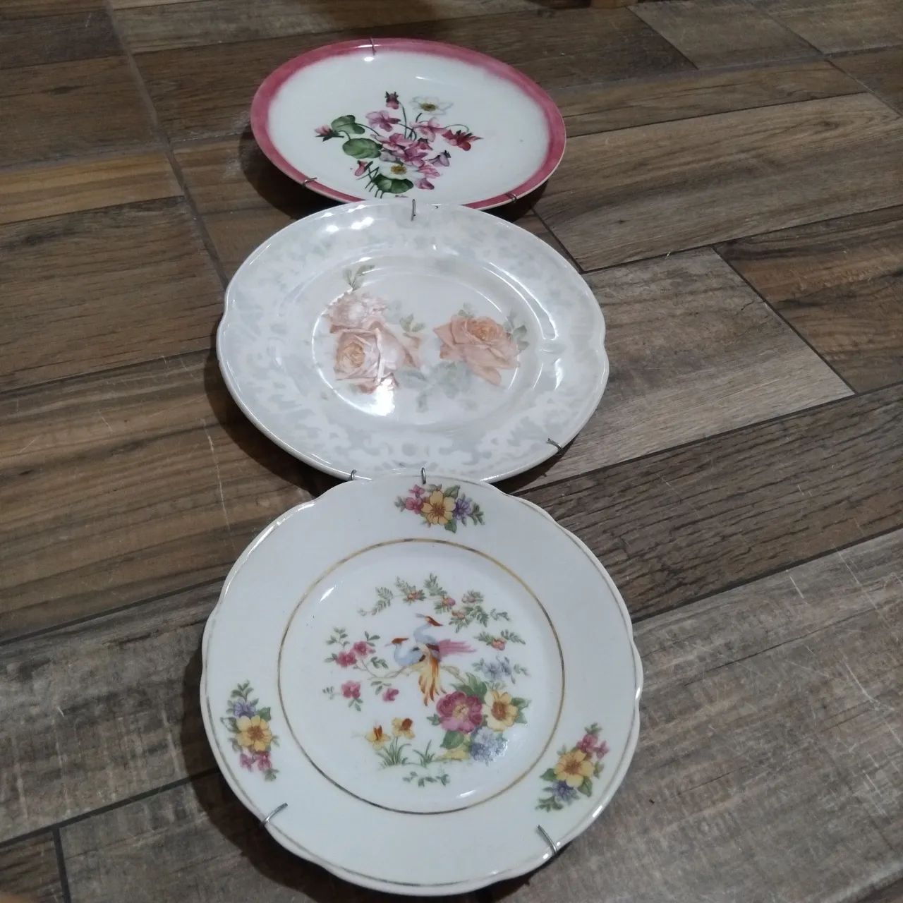 3 pratos de parede porcelana 