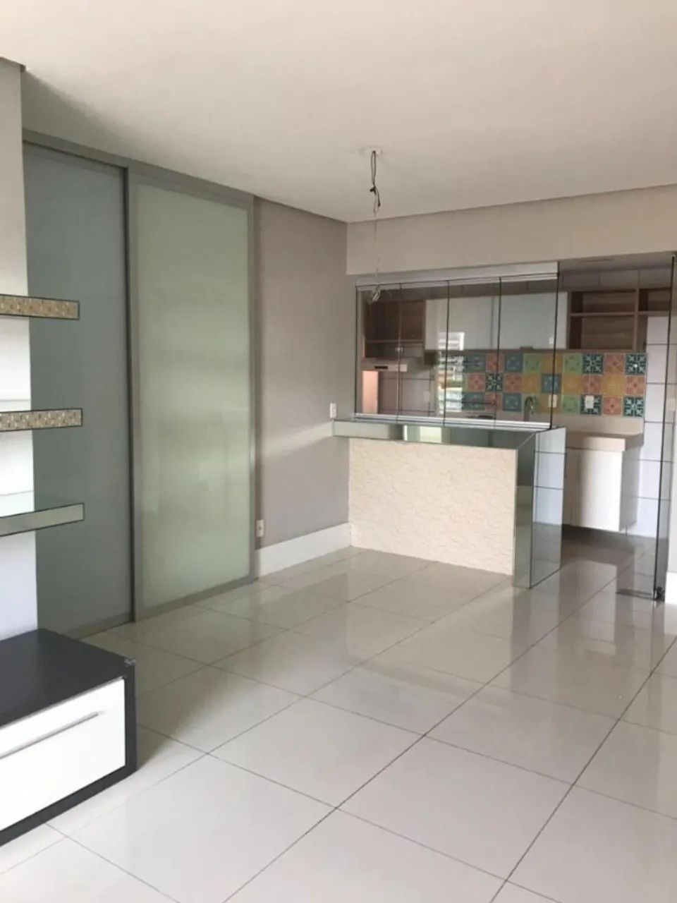 Aluga apt semi mobiliado no Joquei com 115m2