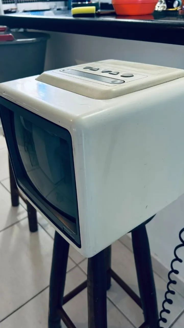 Tv Semp Toshiba 1022 de 10 polegadas antiga, da década de 80 funcionando. - Foto 2