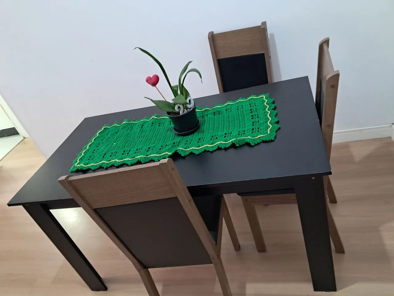 mesa com 3 cadeiras