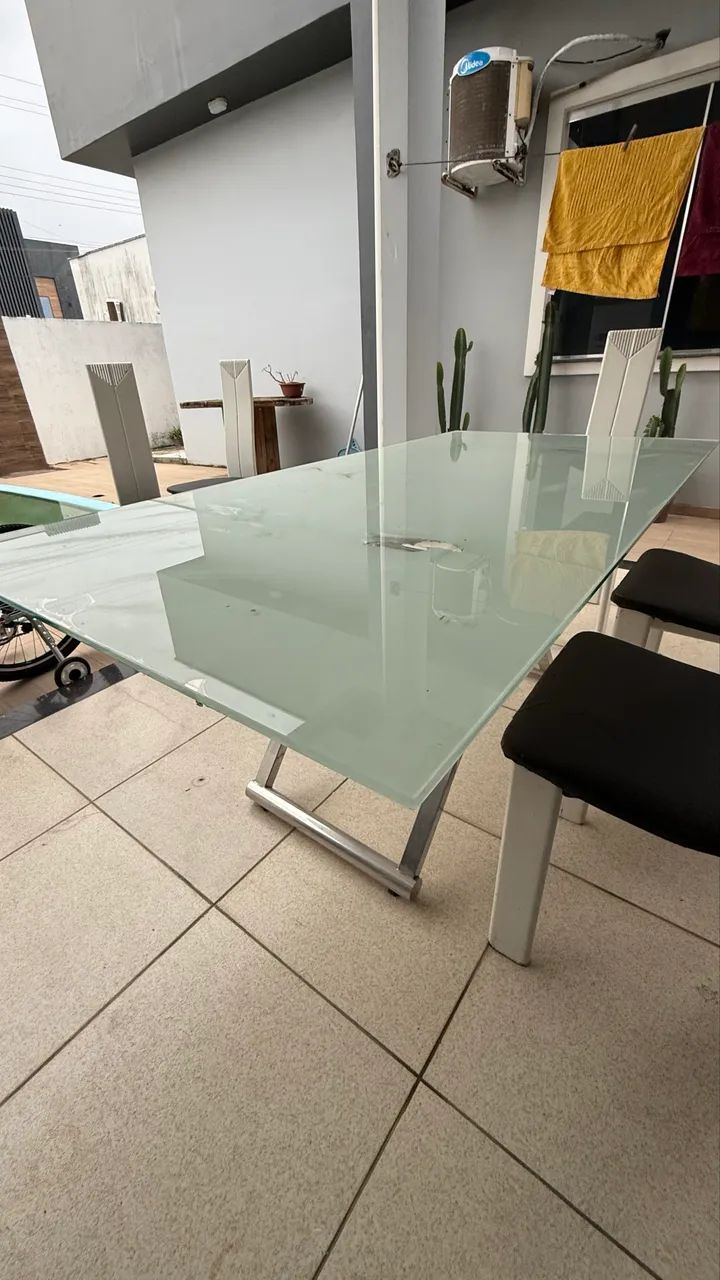 DESAPEGO - Mesa de Jantar Inox com Tampo de Vidro