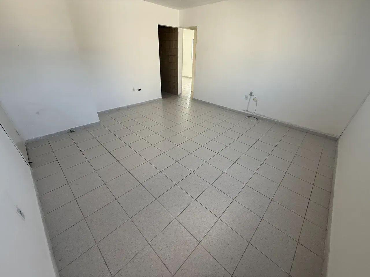 Aluga - se excelente apartamento