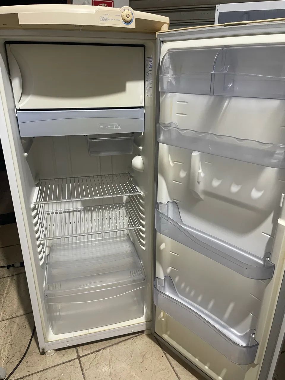 Vendo geladeira toda original!! - Foto 3