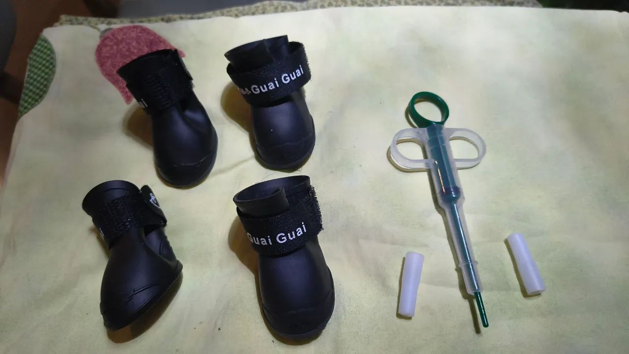 Kit pet botinhas e administrador de medicamentos