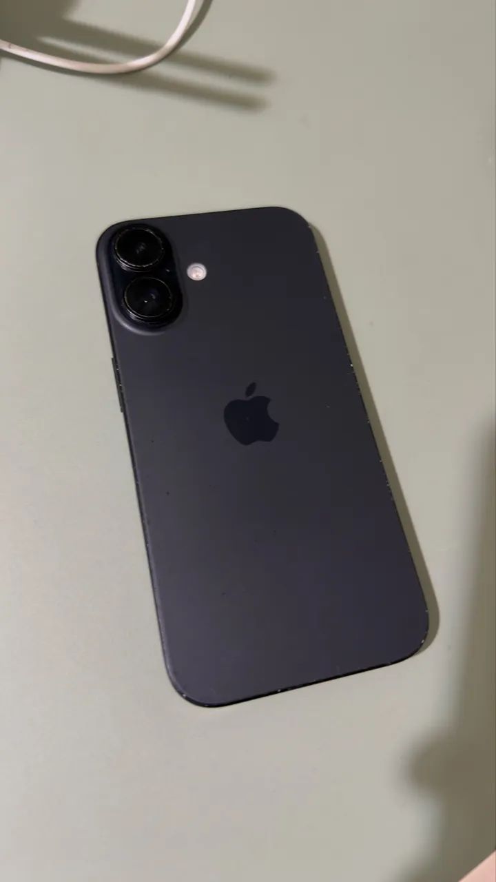 iPhone 16 