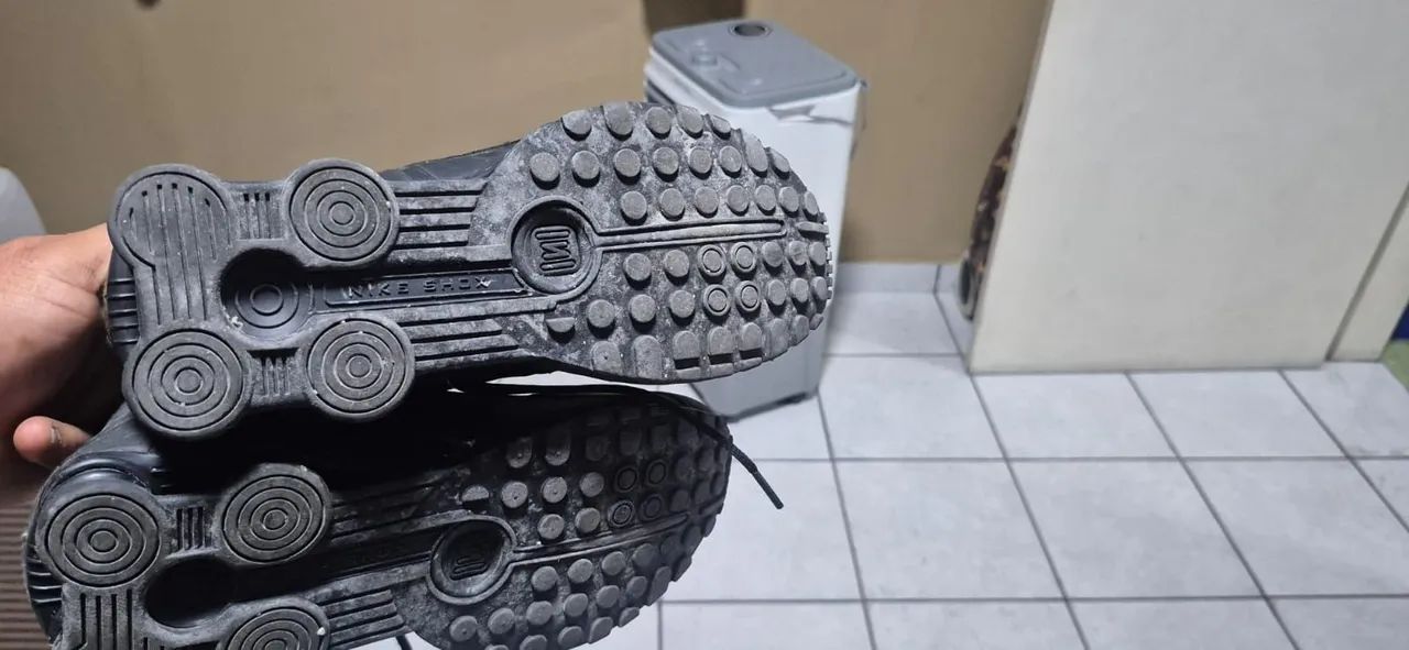 Nike shox r4 preto  - Foto 4