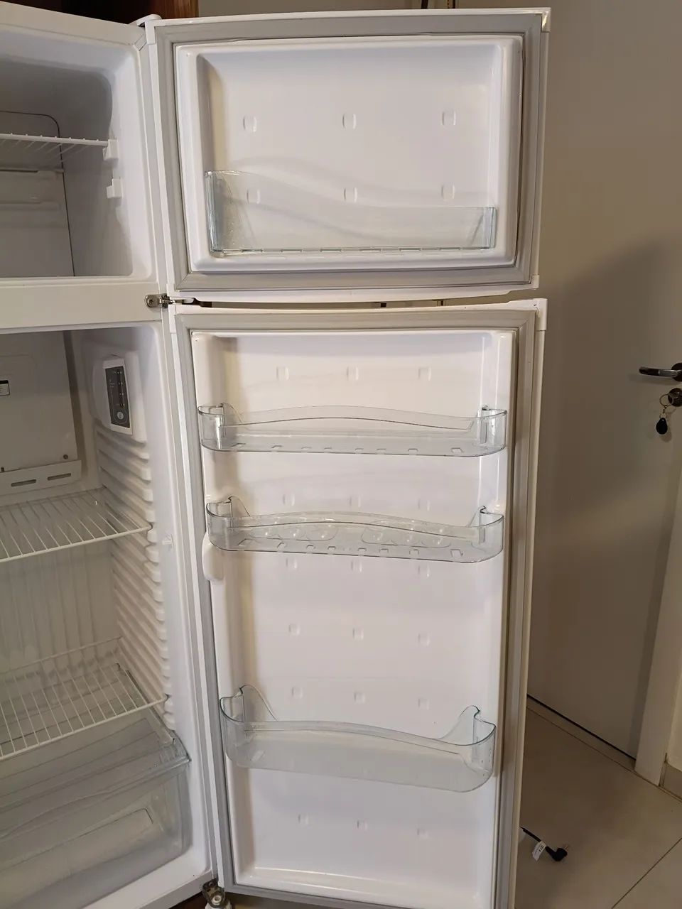 Vende geladeira semi nova  - Foto 4