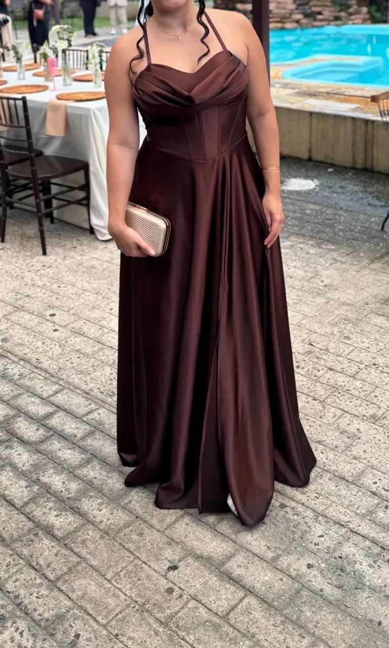 Vestido de festa marrom