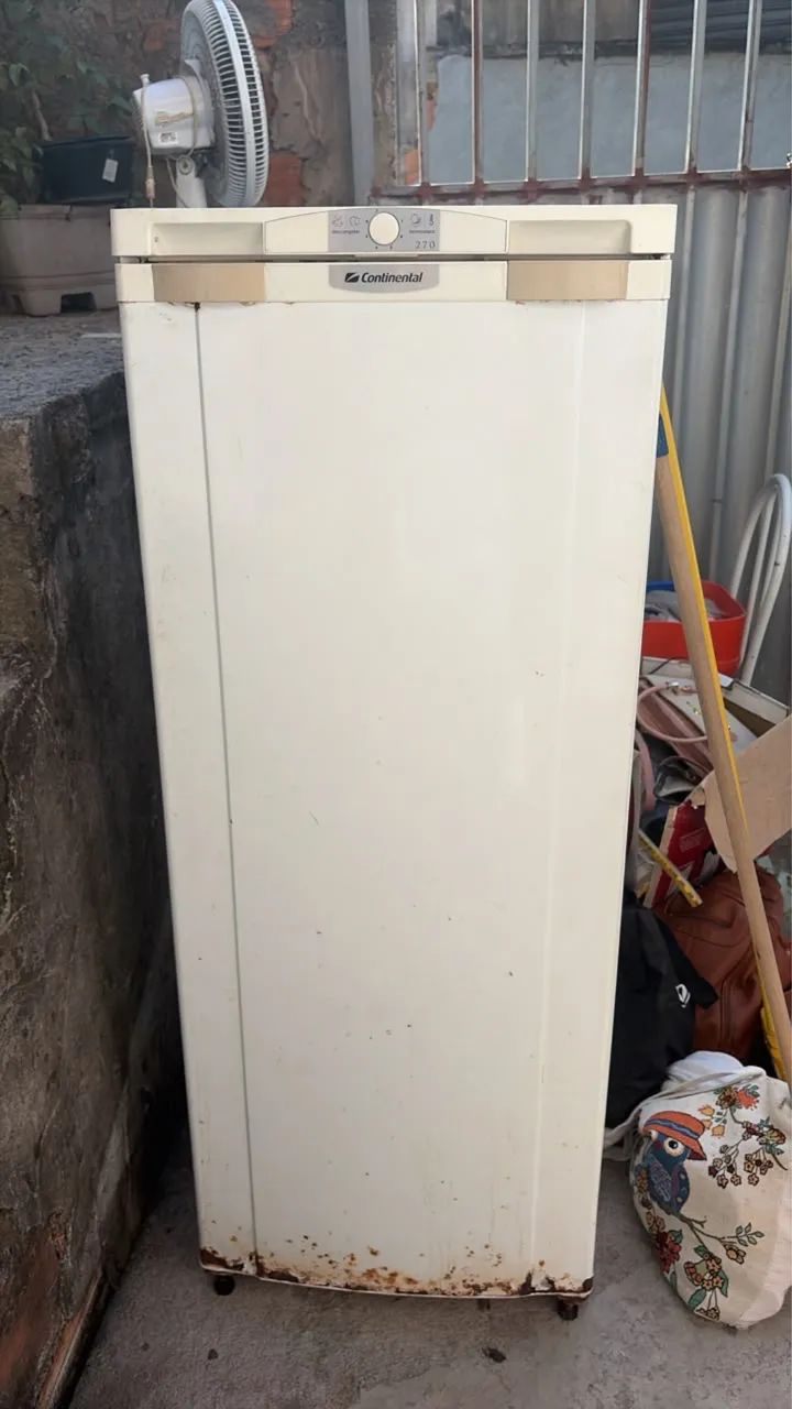 Vende-se geladeira