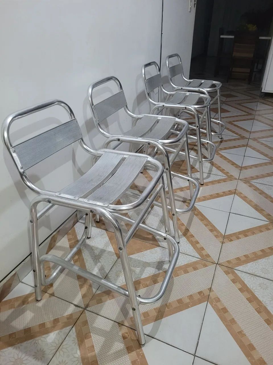 04 Banquetas de alumínio  - Foto 4