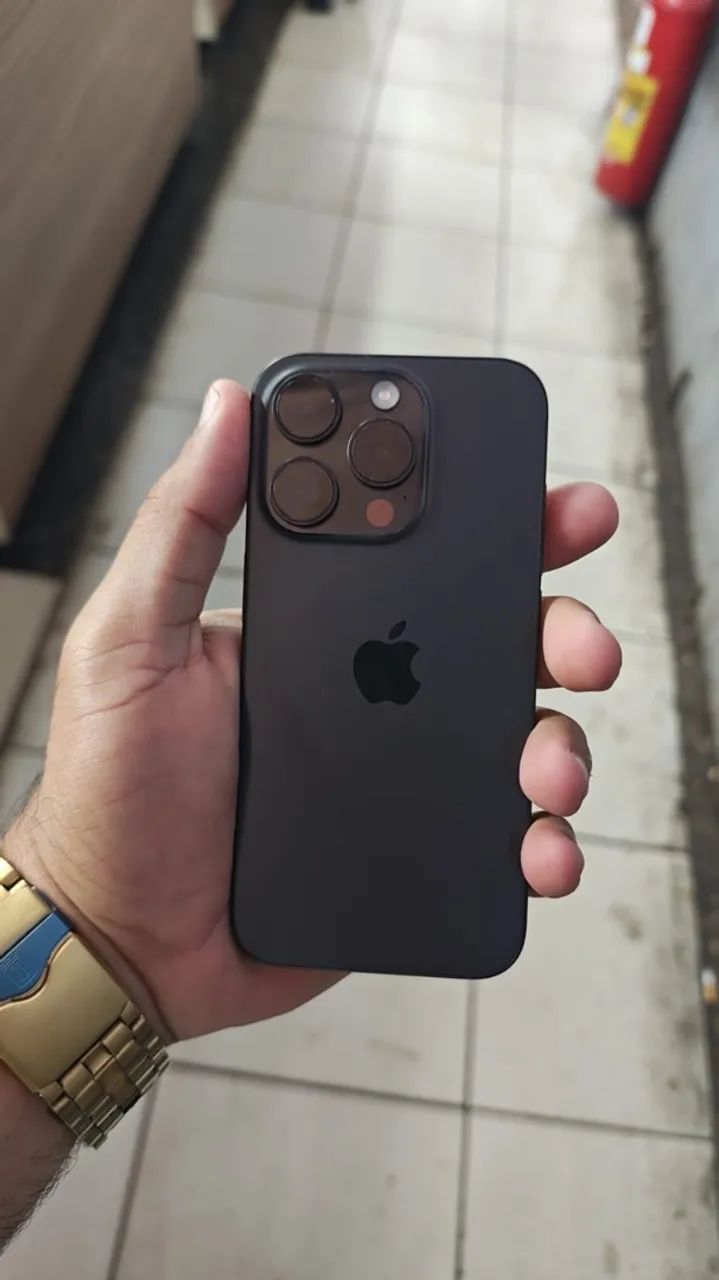 (Posso negociar)iphone 15 pro com uma pequena mancha 