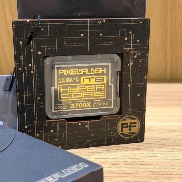 Cartão CFast PixelFlash 2.0 de 1 TB - 3700X HyperCore 565MB/s