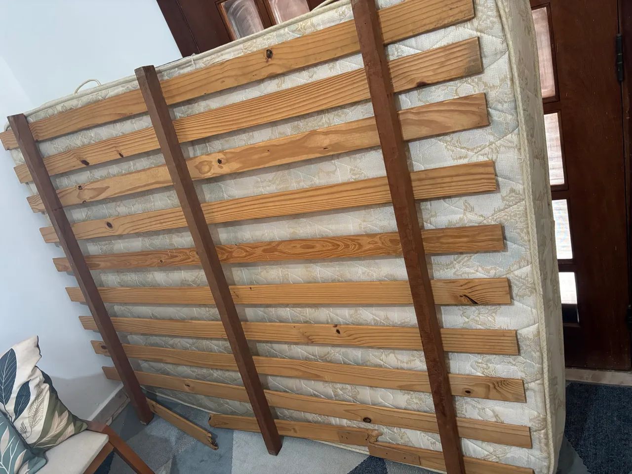 Cama casal madeira maciça, excelente estado - Foto 3