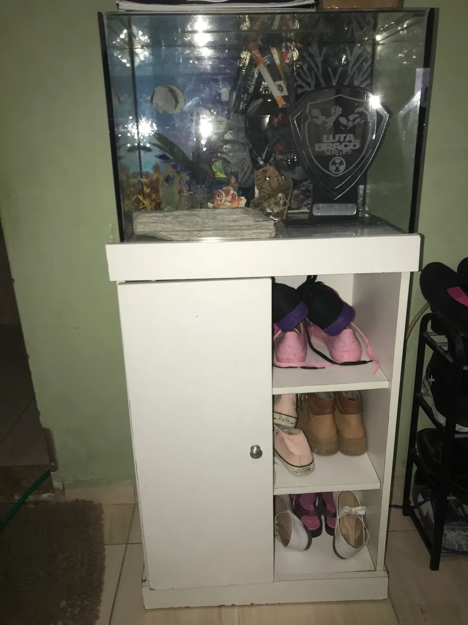 Aquário 55L com armário  - Foto 2