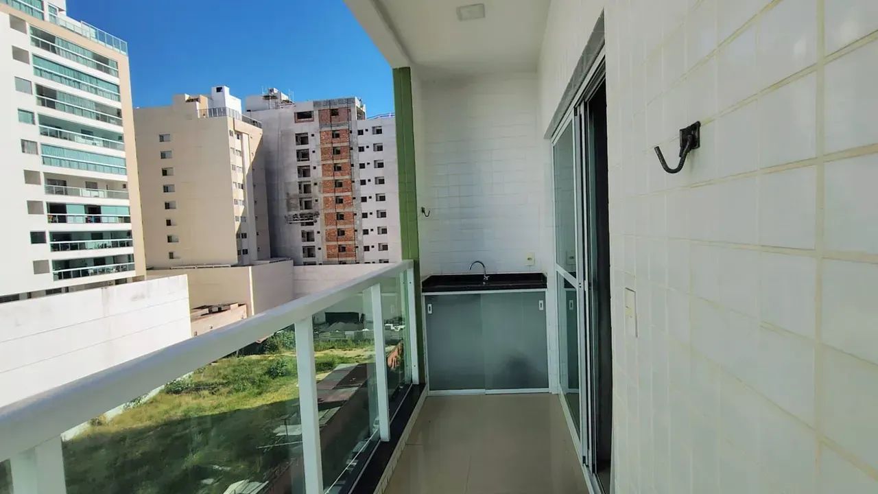 Apartamento de 78m², com 2 Quartos, sendo 1 Suíte, Mobiliado, com Garagem. Prédio com elev - Foto 2