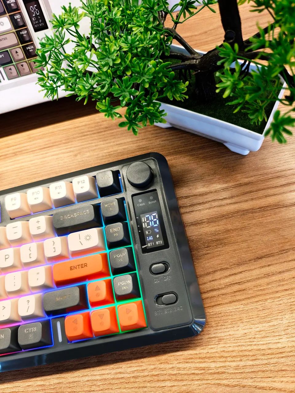 Teclado gamer sem fio freewolf com telinha  - Foto 2