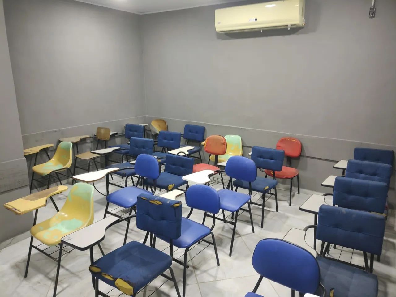 Vendo cadeiras escolares  - Foto 5