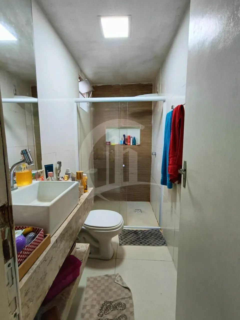 Casa com três quartos, excelente para ponto comercial, na avenida principal do Augusto Fra - Foto 7